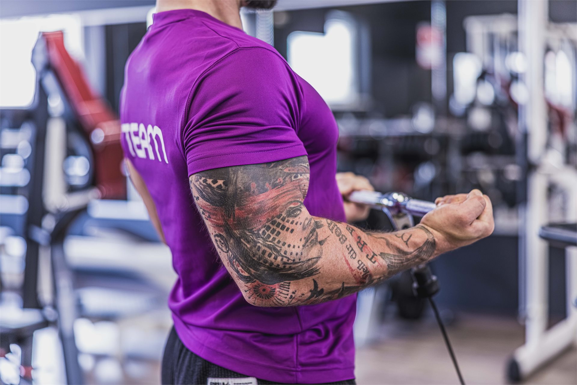 Krafttraining am Seilzug bei FITfactory