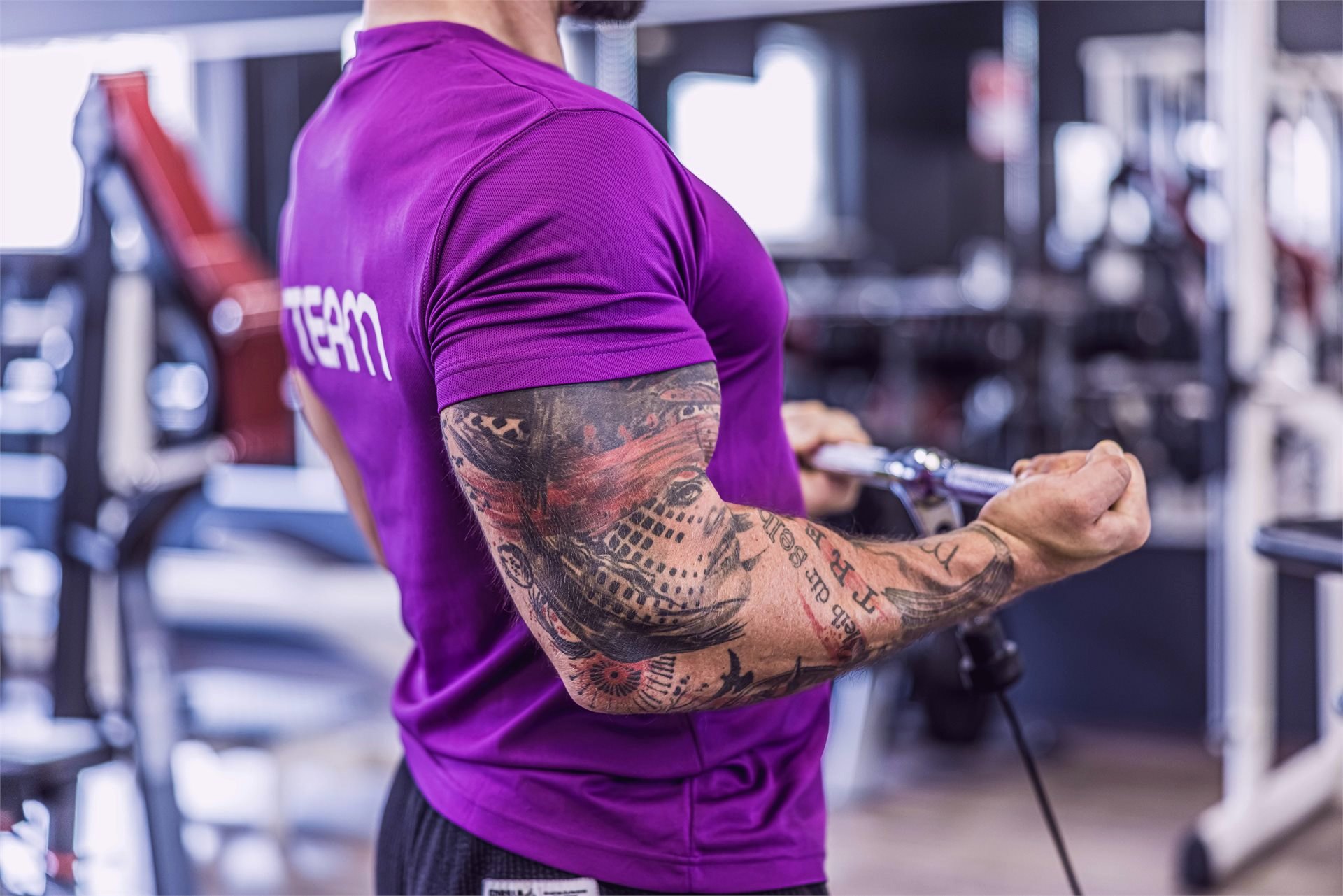 Krafttraining am Seilzug bei FITfactory